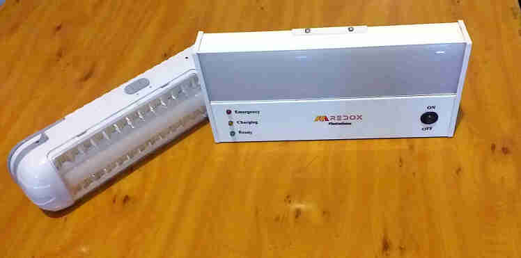 چرا بدنه آلومینیومی برای چراغ‌های اضطراری خطی برتر از پلاستیک است؟ ۷ مزیت کلیدی (زمان مطالعه: ۶ دقیقه)